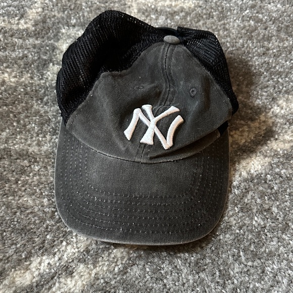Washed black NY baseball hat - Picture 1 of 3